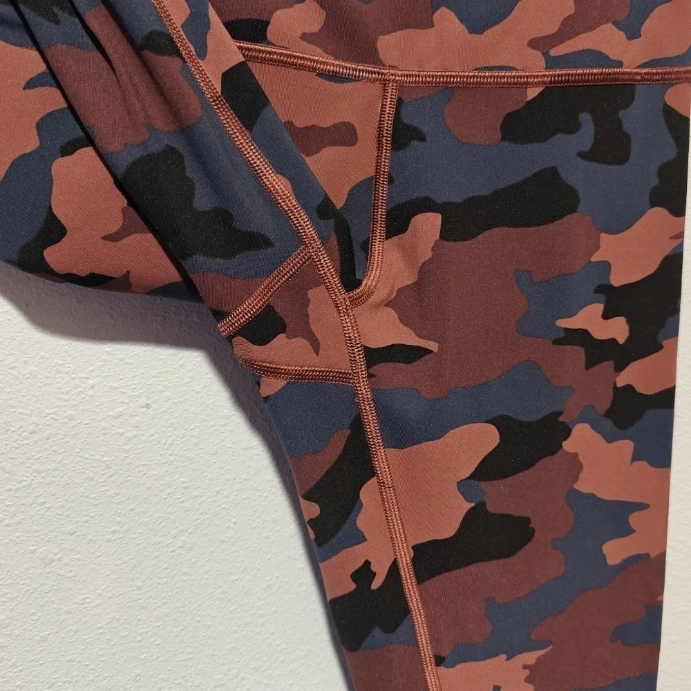 NWOT Lululemon High Waisted Leggings Size 4 Camo Camouflage Wunder Under